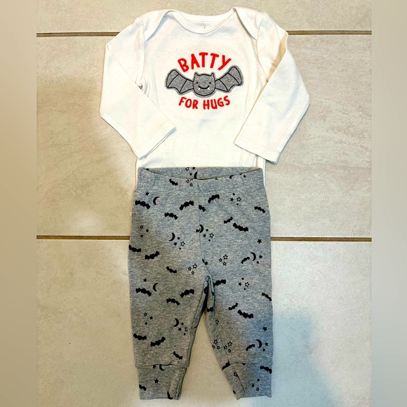 Carter’s - Halloween Outfit - “Batty For Hugs” - Picture 1 of 2